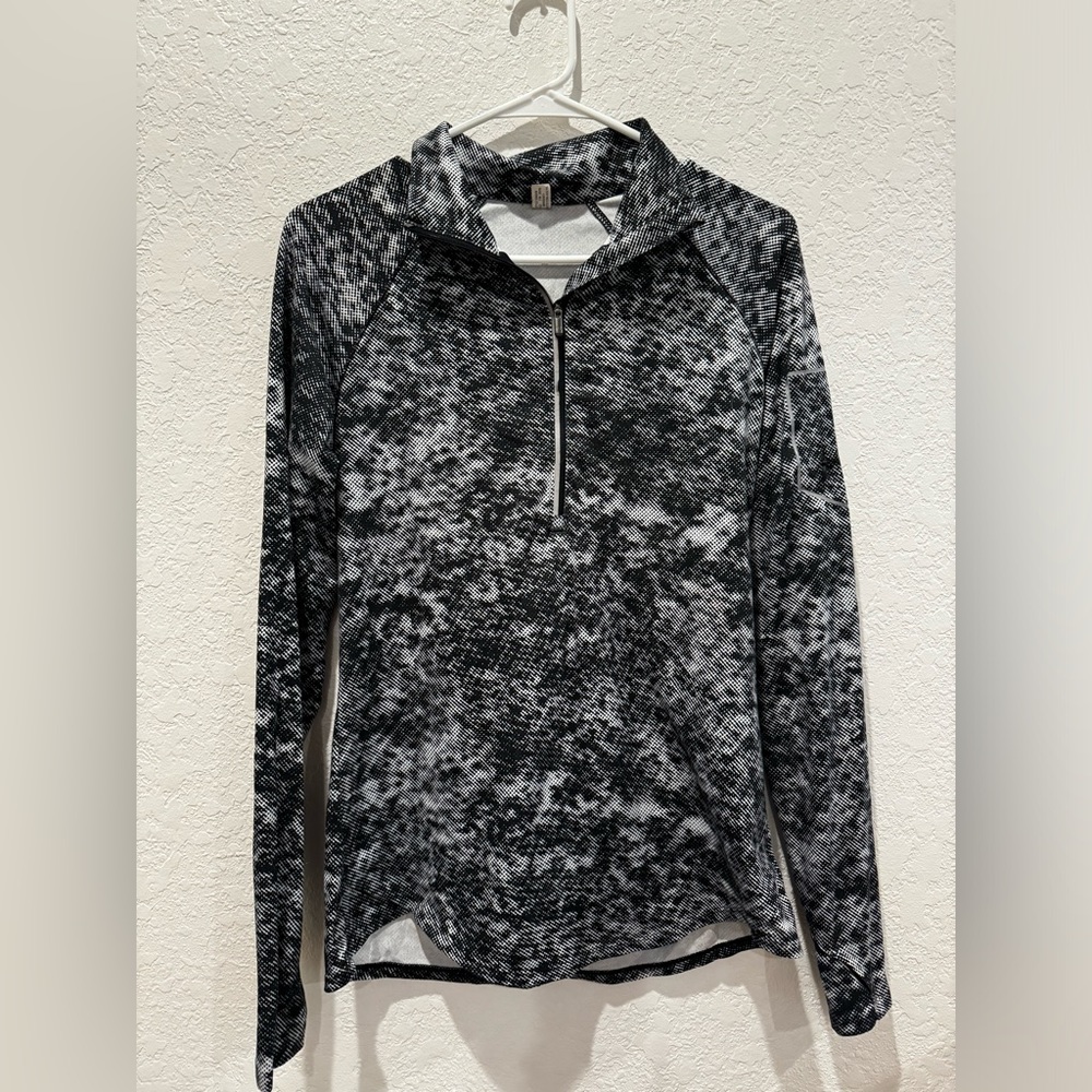 Under Armour Medium Long Sleeve Athletic Shirt